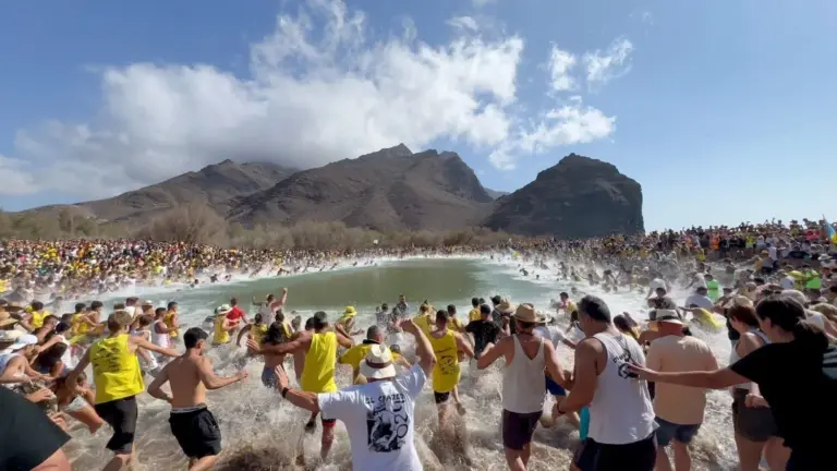 Ocho mil personas celebran el Día del Charco en La Aldea