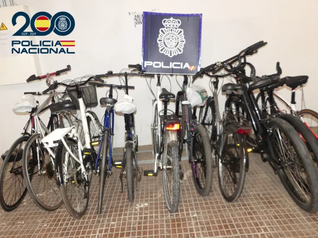 Bicicletas robadas en Gran Canaria por un hombre de 72 años que se vestía con ropa de ciclista, tatuajes y una mochila con una cizalla