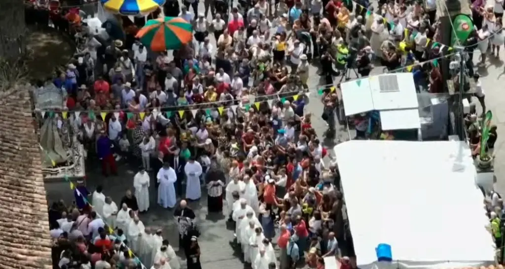 Gente que acude a Teror para el Día del Pino