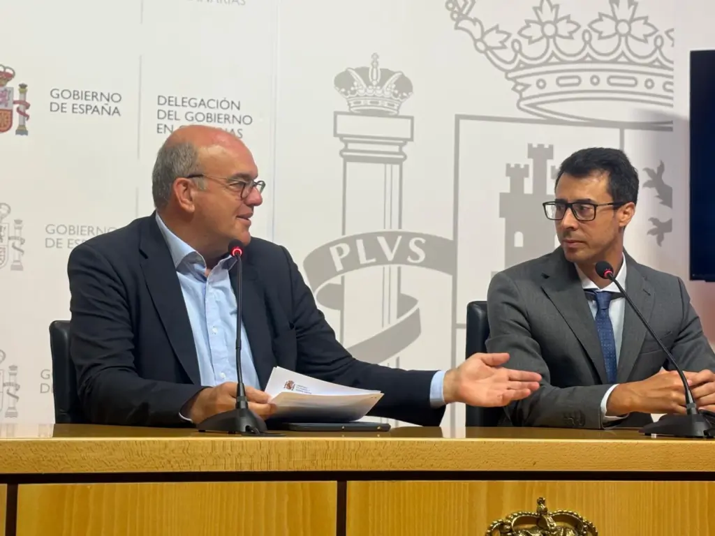 El delegado del Gobierno en Canarias, Anselmo Pestana, y el responsable en las islas de la Agencia Estatal de Meteorología, David Suárez, dan cuenta del balance del verano e informan sobre las previsiones del tiempo para el otoño