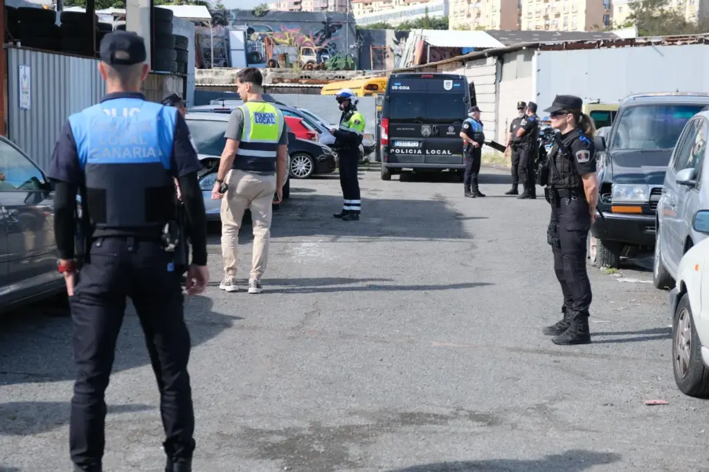 Imagen del operativo llevado a cabo en los Tarahales por la Policía Local de Las Palmas de Gran Canaria