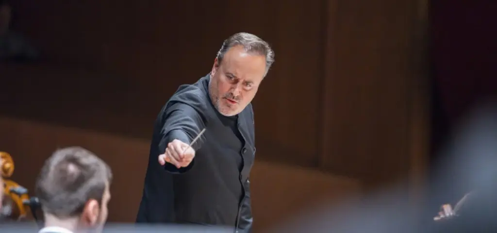 Karel Mark Chichon, que dirigirá el concierto de la OFGC 'En torno a Carmen'