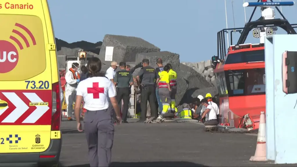 Asistencia en La Restinga a los migrantes que ha llegado este lunes, 15 de septiembre. Imagen RTVC