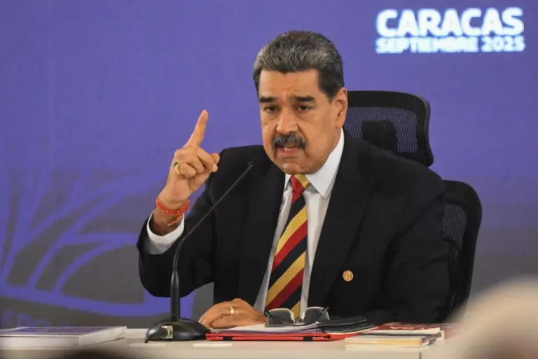 Maduro advierte que una agresión de Estados Unidos llevaría a Venezuela a la “lucha armada”