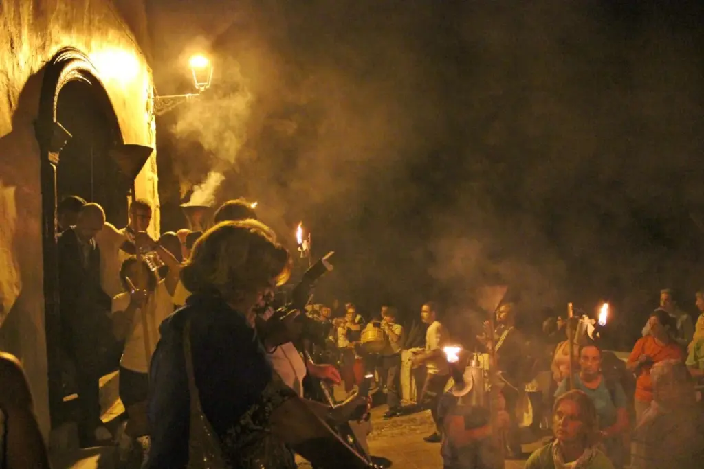 Nube de humo al llegar a la plaza de La Rambla