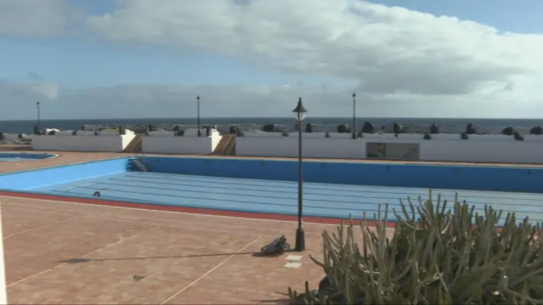 Los Silos, un verano más sin sus piscinas municipales y bajo la amenaza de demolición