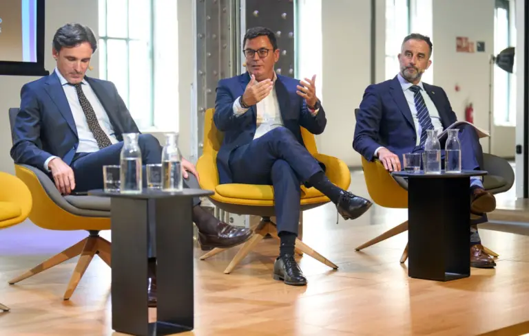 Canarias expone en un foro su estrategia para hacer frente a la emergencia habitacional