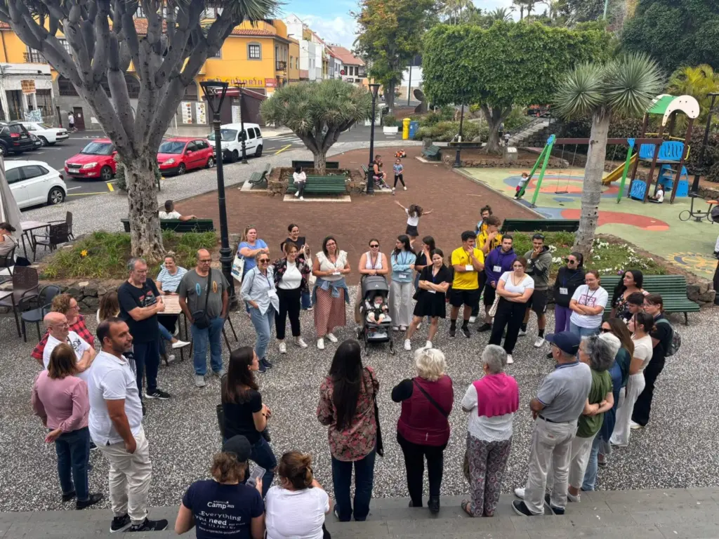 El proyecto 'Palacios del Pueblo en Tenerife' crea redes comunitarias para combatir la soledad y mejorar la salud mental en Punta Brava y San Andrés, por lo que ha sido reconocido a nivel nacional