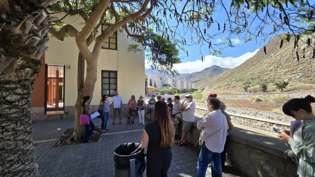 El proyecto 'Palacios del Pueblo en Tenerife' crea redes comunitarias para combatir la soledad y mejorar la salud mental en Punta Brava y San Andrés, por lo que ha sido reconocido a nivel nacional