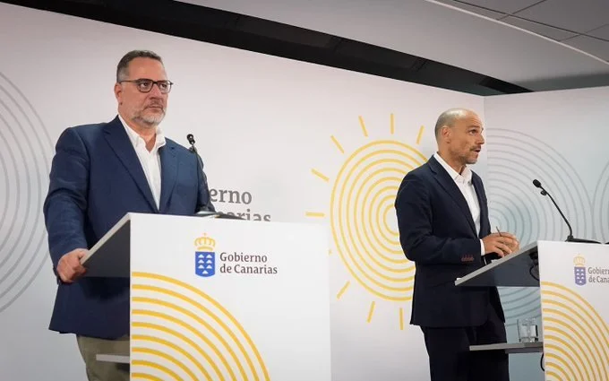 El Consejero de Educación, Poli Suárez, y el portavoz del Gobierno, Alfonso Cabello, en rueda de prensa tras el Consejo de Gobierno. Imagen Presidencia del Gobierno