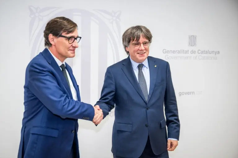 Illa y Puigdemont mantienen una reunión de hora y media sobre la que no han trascendido detalles