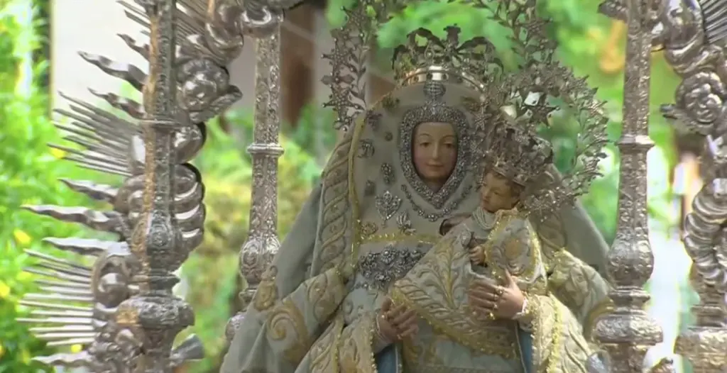 Talla de la Virgen del Pino