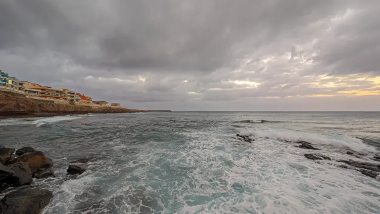 Precaución con el mar, especialmente durante la pleamar