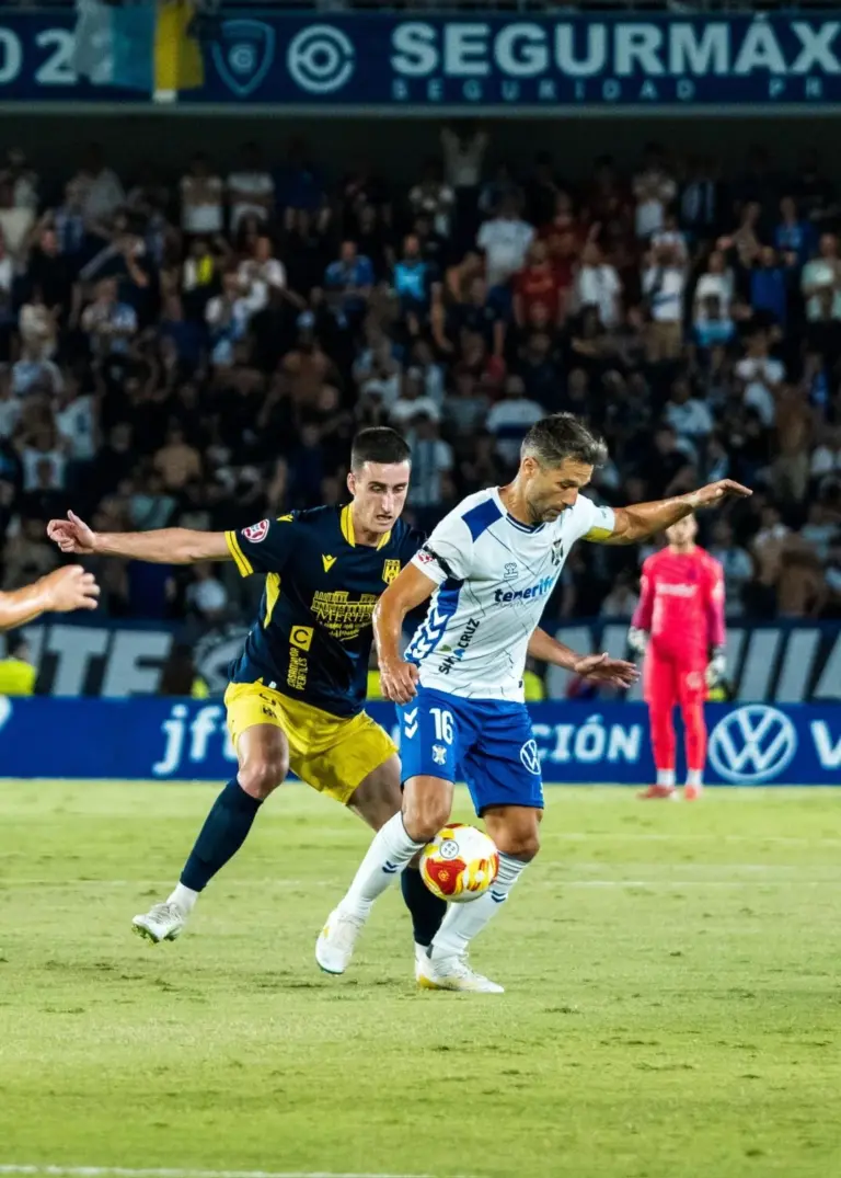 3-0 | El Tenerife se estrena en casa con un consistente triunfo ante Mérida