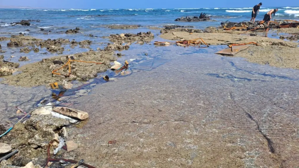 Trabajos de limpieza de este domingo para retirar los vertidos de las playas del norte de Lanzarote