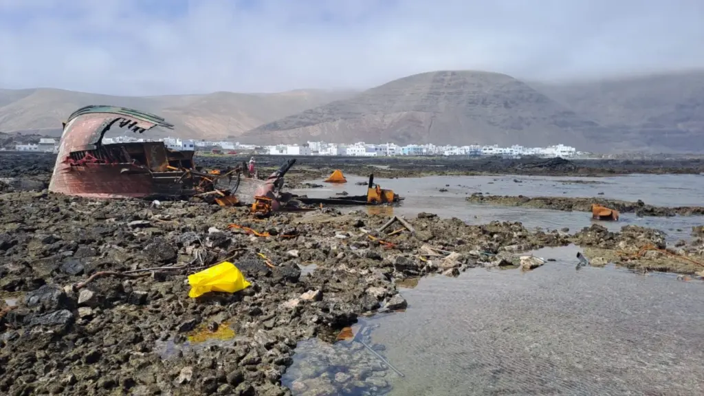 Trabajos de limpieza de este domingo para retirar los vertidos de las playas del norte de Lanzarote