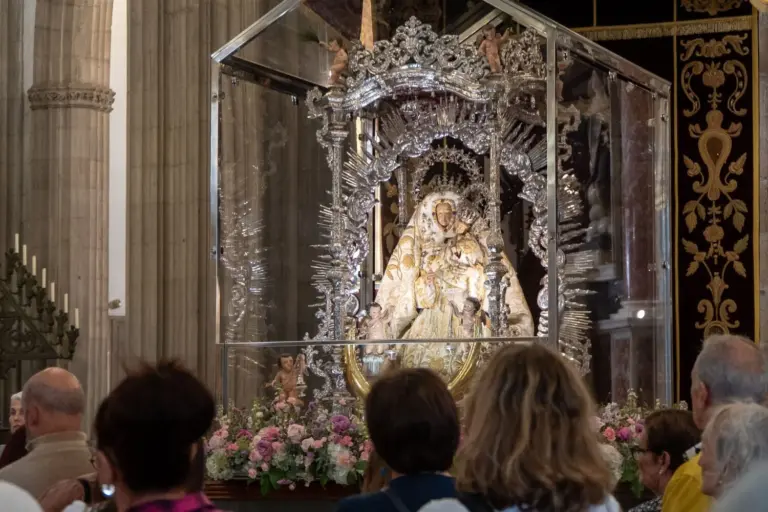 Teror arranca las Fiestas del Pino con la subida de la bandera