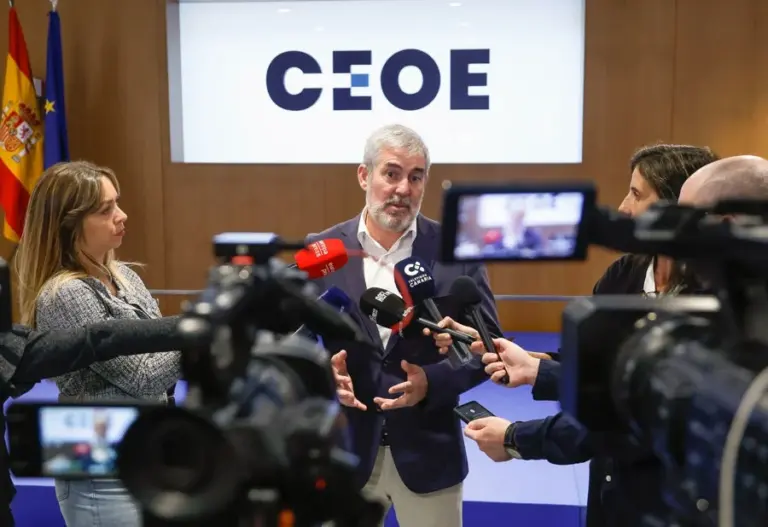 Clavijo insiste en el retraso del Estado para trasladar a menores asilados «a lo mejor porque no son blancos»