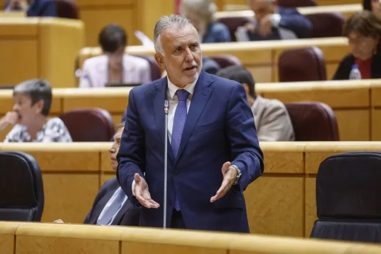 Torres acusa al PP de «dar la espalda» a Clavijo e insiste en que el Gobierno cumple con la Agenda Canaria