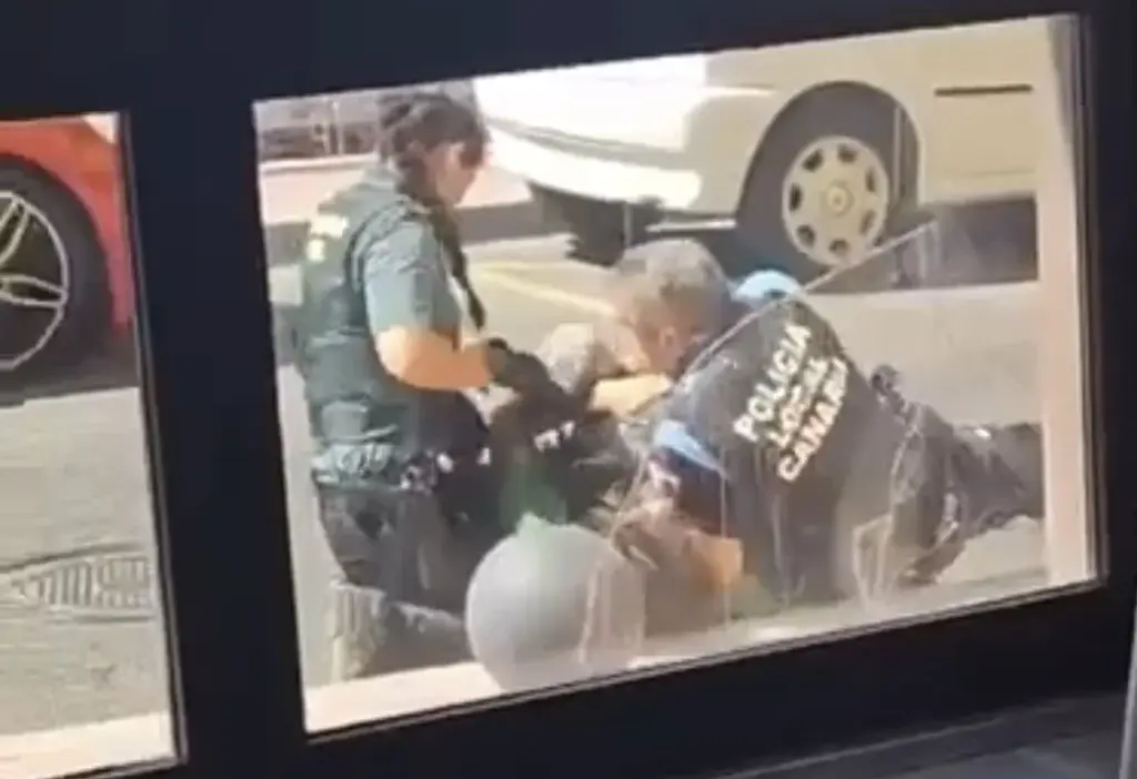 Agresión de un hombre a varios agentes en San Sebastián de La Gomera 