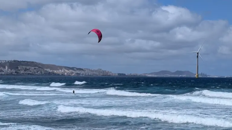 El calor veraniego no abandona Canarias y la calima reaparecerá en las islas orientales