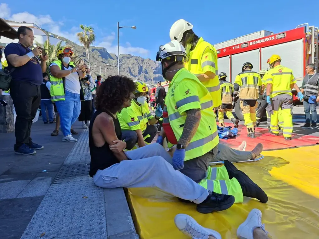 Miembros del SUC en el dispositivo de emergencias que se realiza en el simulacro de erupción volcánica en Garachico / RTVC / Ángel Muñiz 