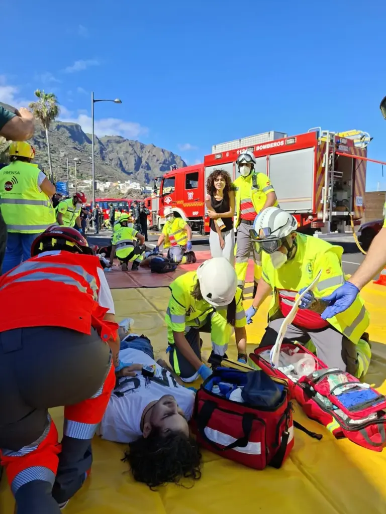 Atención a las víctimas en el ejercicio de simulacro de erupción en Garachico / RTVC / Ángel Muñiz