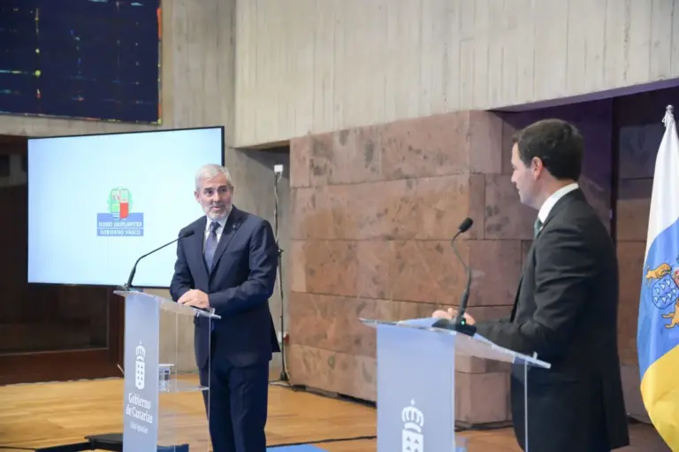 Clavijo y Pradales coinciden en que ni Estado ni UE «han estado a la altura» en inmigración