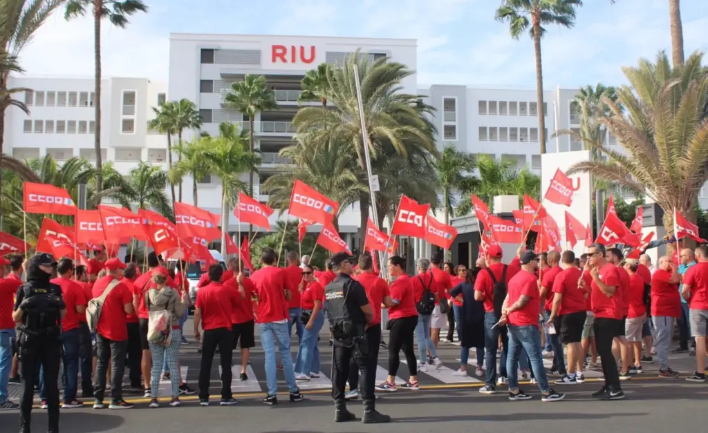 Trabajadores del sector comercial canario se movilizan para pedir cambios