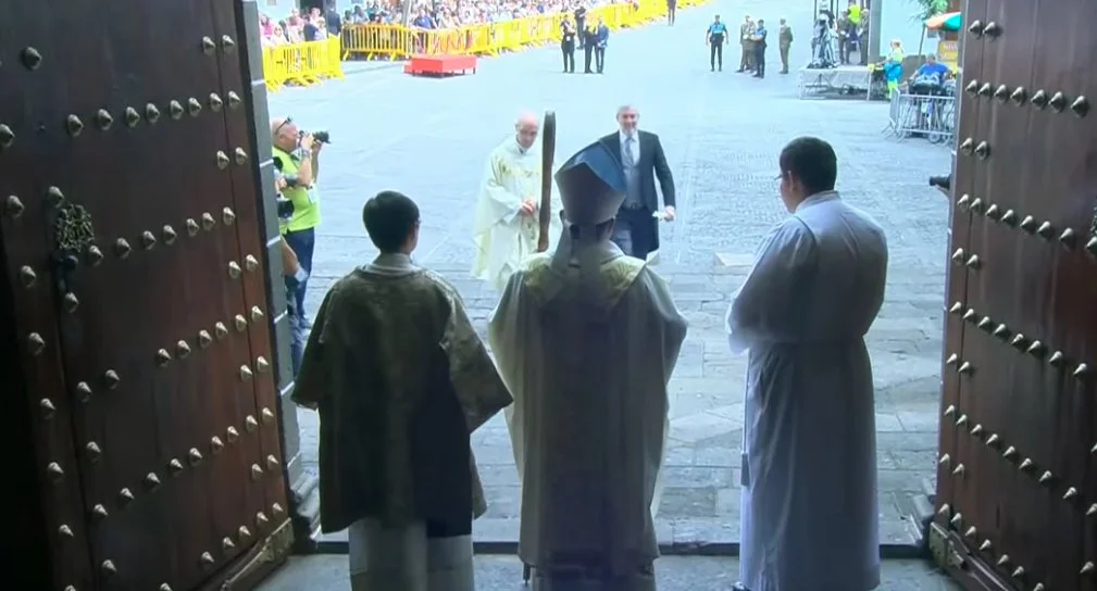 Fernando Clavijo entra en la Basílica de Teror