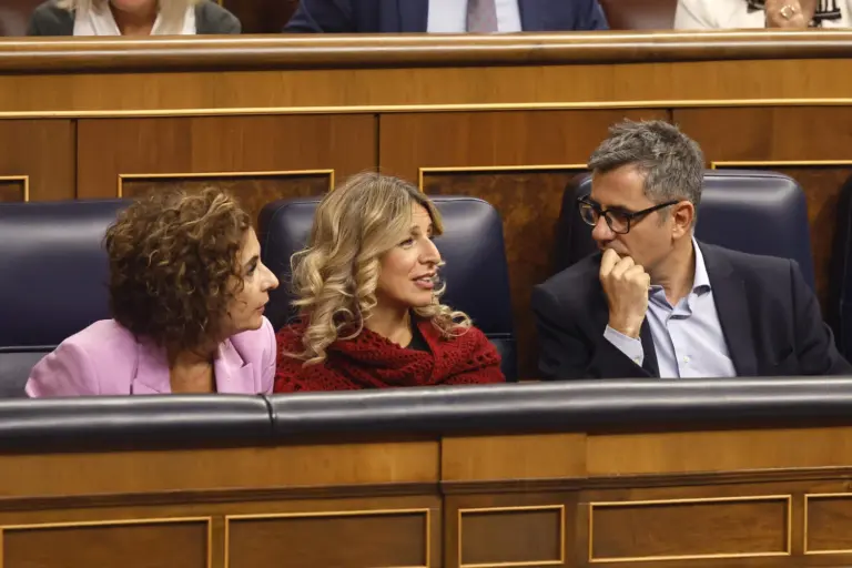 PP, Vox, Podemos y la división de Sumar frenan la delegación de migración para Cataluña