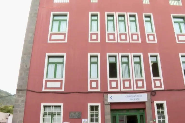Los usuarios del centro médico de Tegueste, en Tenerife, denuncian precariedad y riesgos del centro