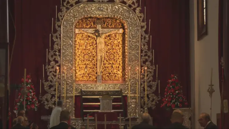 Fervor y devoción en el descendimiento del Cristo de La Laguna
