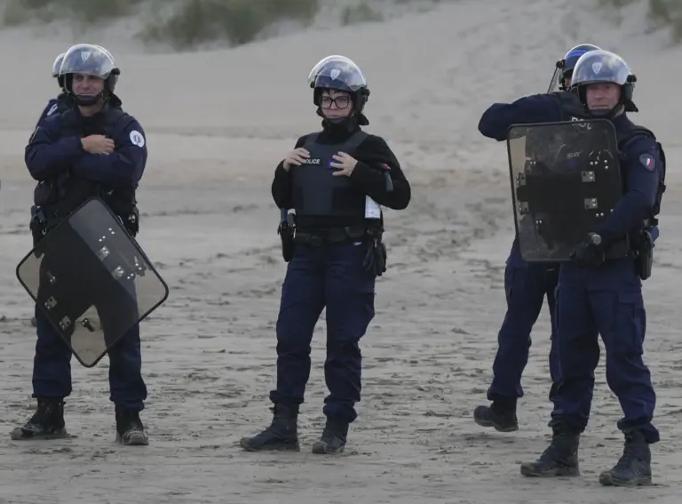 Reino Unido dará comienzo el lunes a las devoluciones de inmigrantes a Francia