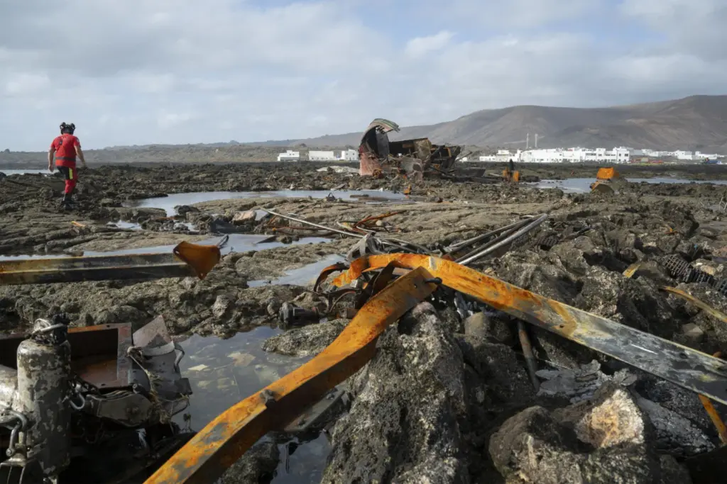 Estado en el que quedó la costa de Órzola tras el accidente marítimo