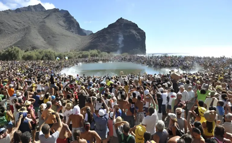 Televisión Canaria vuelve a sumergirse en la Fiesta del Charco de La Aldea