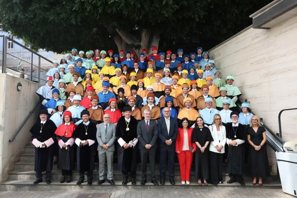 Serra pide 111 millones más de financiación para las universidades públicas canarias. Acto de apertura del curso universitario 2025-2026 de la ULPGC. 