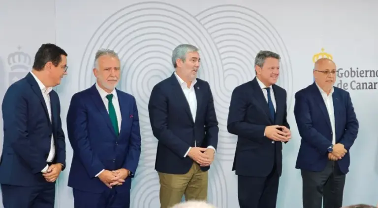 Estado, Gobierno de Canarias y Cabildo rubrican su compromiso para el tren de Gran Canaria