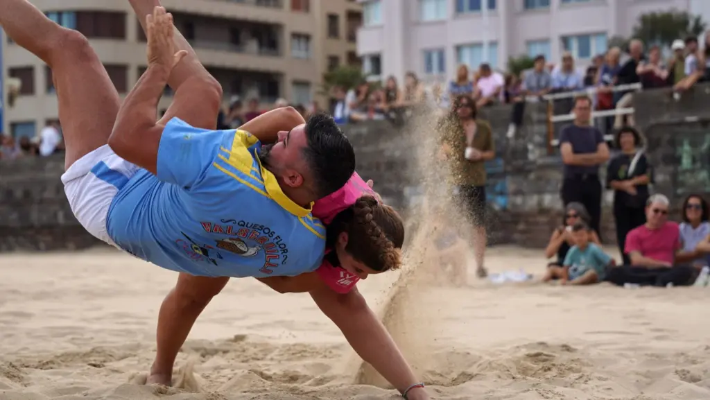 La cita de este sábado ha supuesto la segunda salida de la lucha canaria fuera de las islas este año, tras la de Madrid