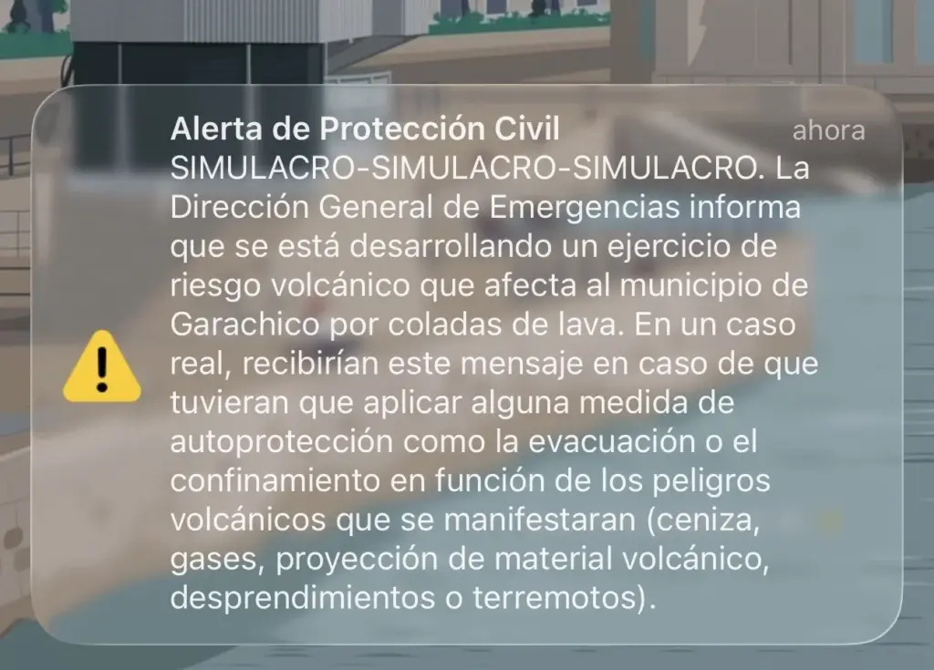Detalle del mensaje que se ha recibido en los móviles de Tenerife dentro del simulacro de erupción volcánica que se realiza / RTVC 