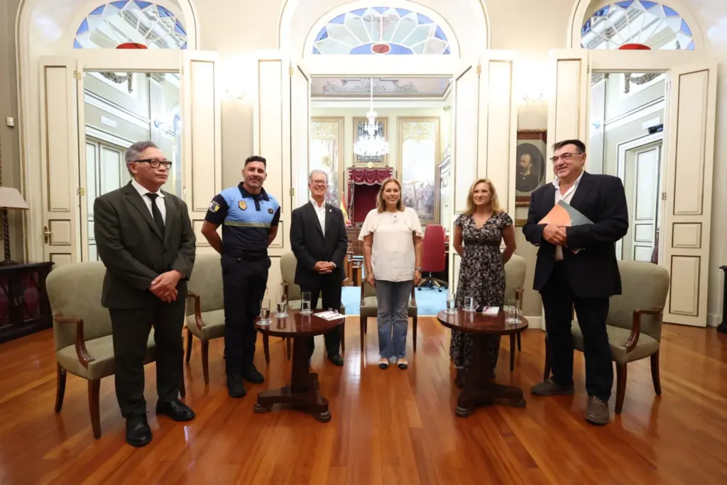 Astrid Pérez y los participantes en el videopodcast sobre salud mental del Parlamento de Canarias