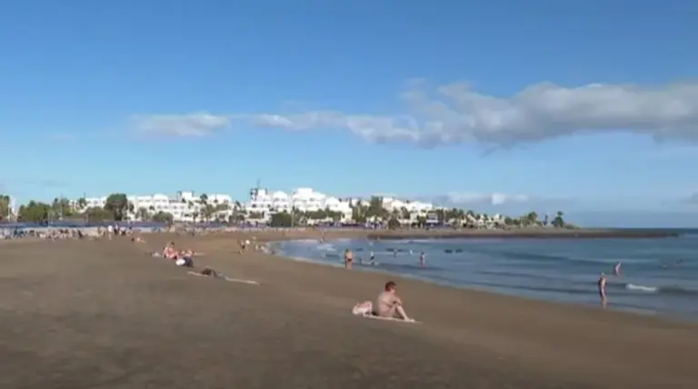 Fallece una mujer tras ser rescatada del mar en la playa de Matagorda en Lanzarote