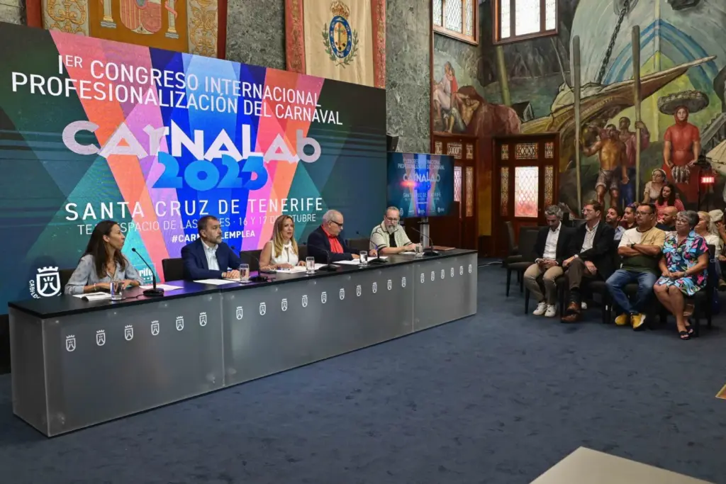 Presentación del primer congreso del carnaval de Santa Cruz de Tenerife / Cabildo de Tenerife
