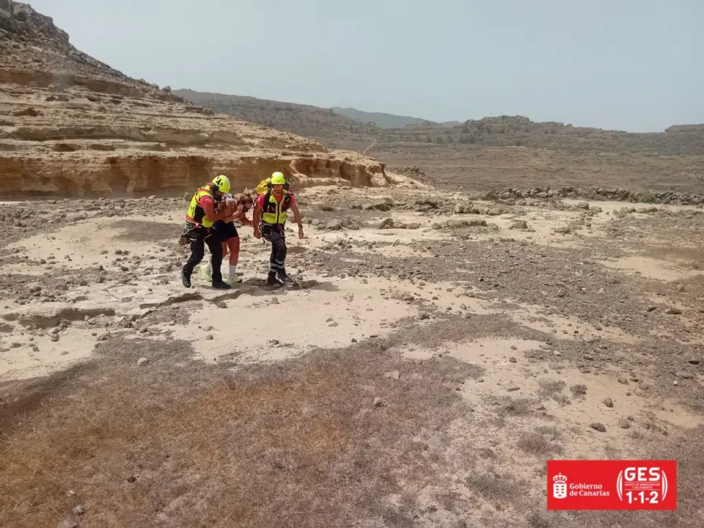 Helicópteros del GES rescatan a una senderista desorientada en San Sebastián de La Gomera con problemas de salud a causa del calor