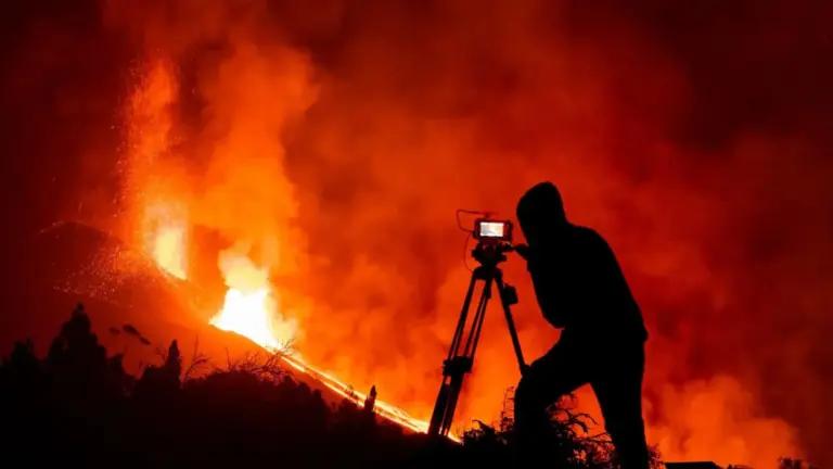 ‘Un volcán habitado’, crónica íntima de una isla en erupción