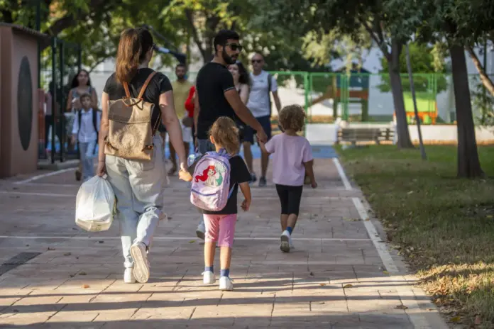 El cole en Canarias trae novedades, pues disminuirá el número de alumnos por la caída de la natalidad y se abrirán nuevos centros de Formación Profesional
