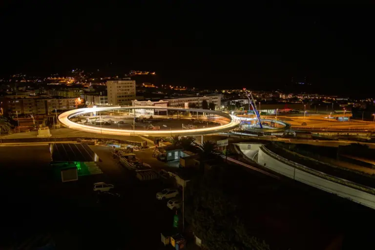 Instalada la pieza que culmina el ‘loop’ de la pasarela peatonal de Padre Anchieta en La Laguna