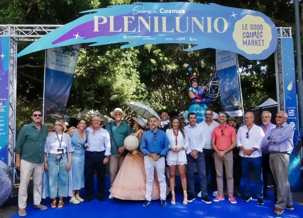 Foto de familia de la inauguración de la 17ª edición de Plenilunio