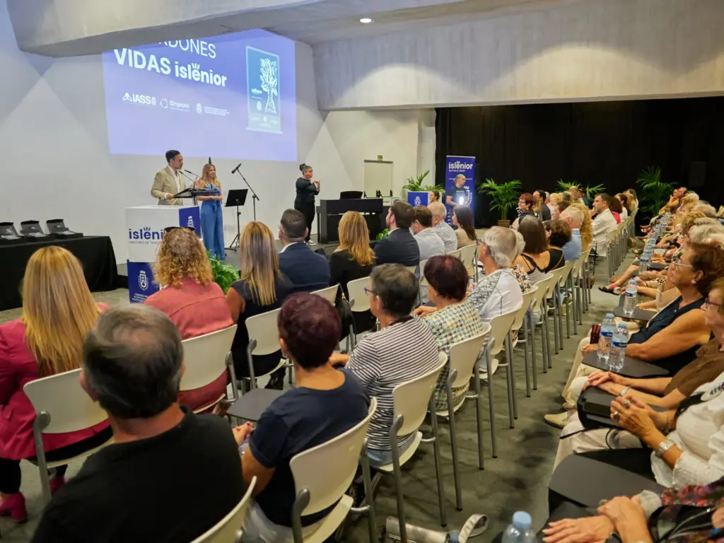El Auditorio de Tenerife acogió este sábado la conmemoración del Día Internacional del Mayor
