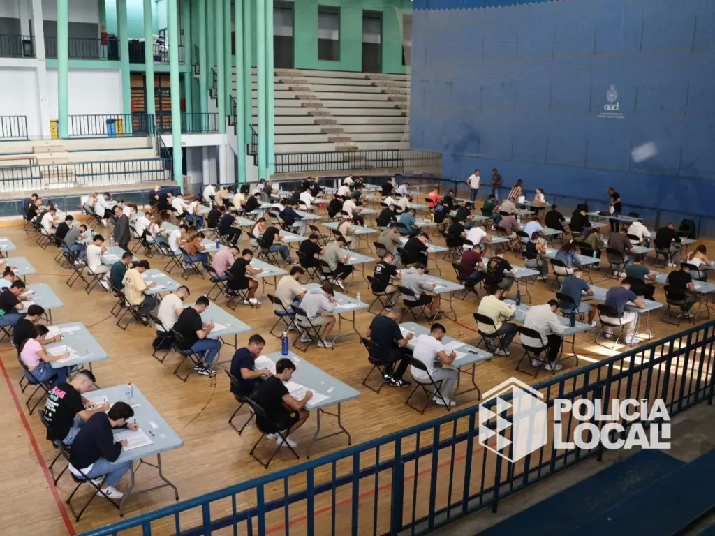 Aspirantes a las 26 plazas de Policía Local de Santa Cruz de Tenerife durante una de las pruebas